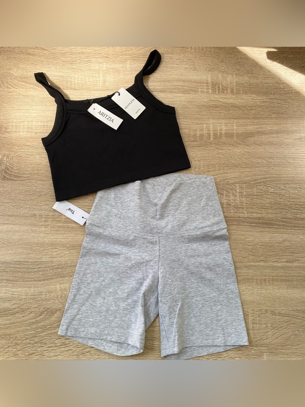 NWT Aritzia TNA Chill Atmosphere Shorts Seamless Cropped Tank XS - Picture 8 of 13